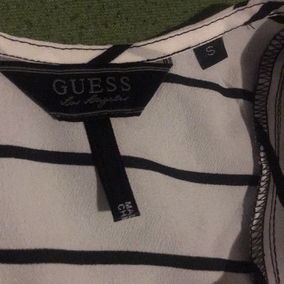 New GUESS top size small - Picture 4 of 7